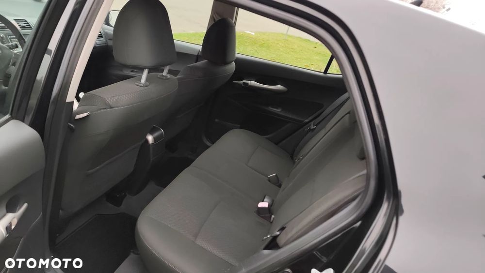 Toyota Auris 2.2 D-4D D-CAT - 12