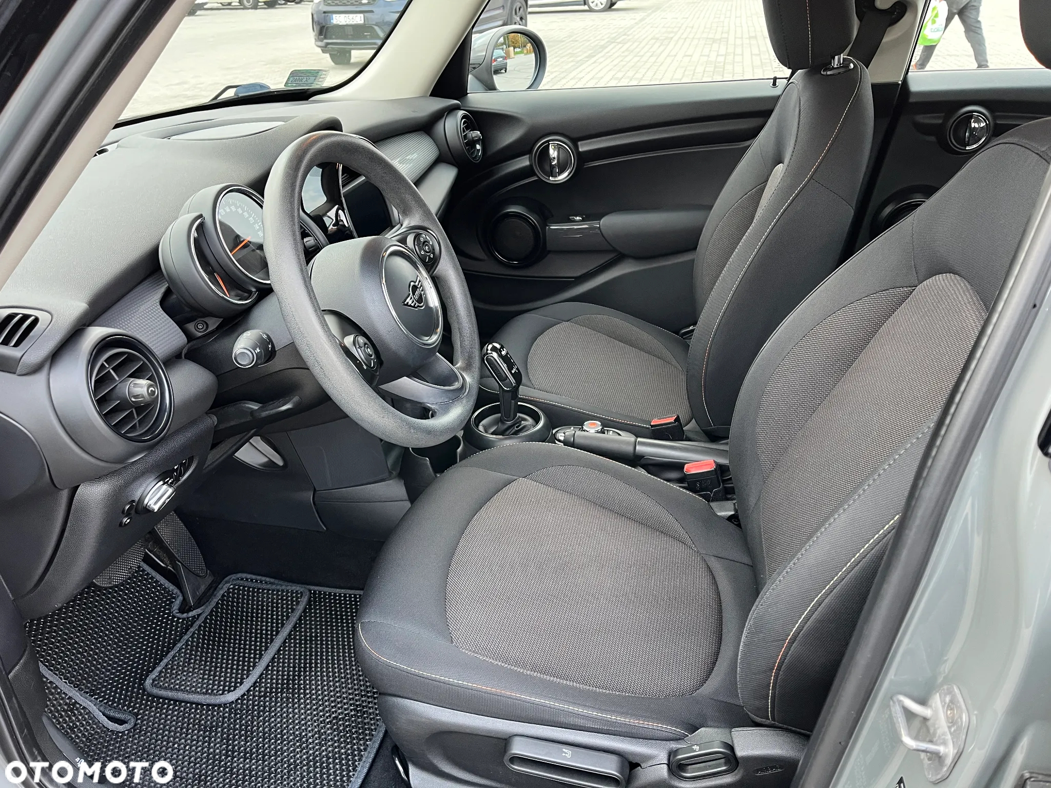 MINI Cooper Standard - 8