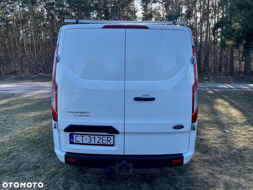 Ford Transit Custom Van - 4
