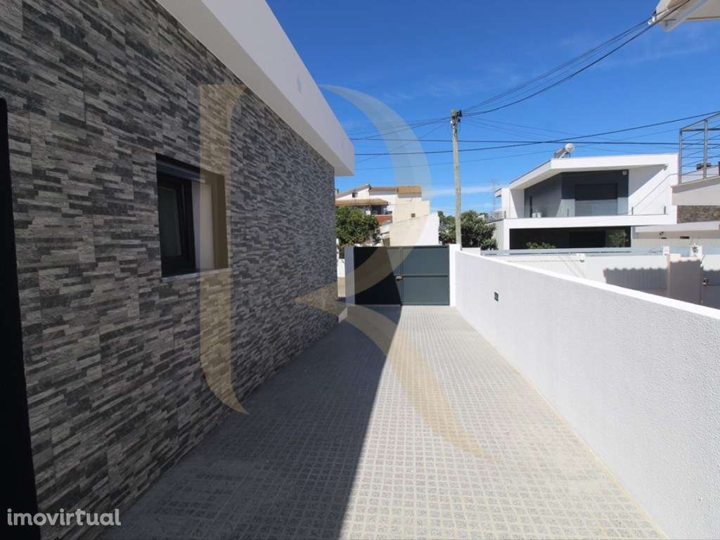 Moradia isolada térrea nova T4 em Fernão Ferro - Grande imagem: 3/24