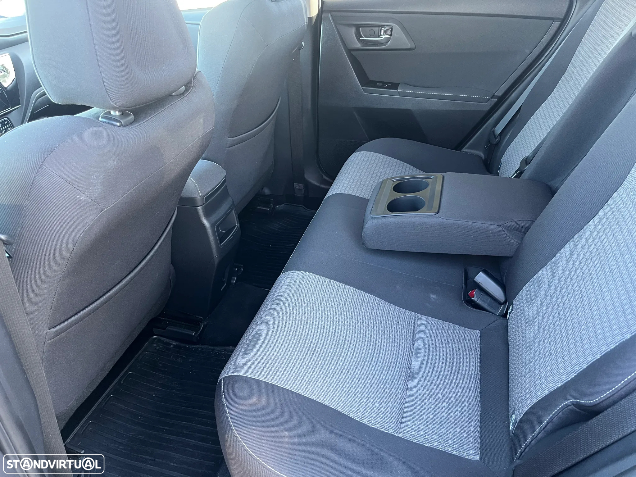 Toyota Auris 1.8 HSD Comfort +P.Techno+P.Sport - 8