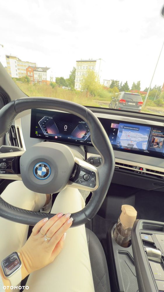 BMW iX xDrive40 76.6kWh Signature - 16