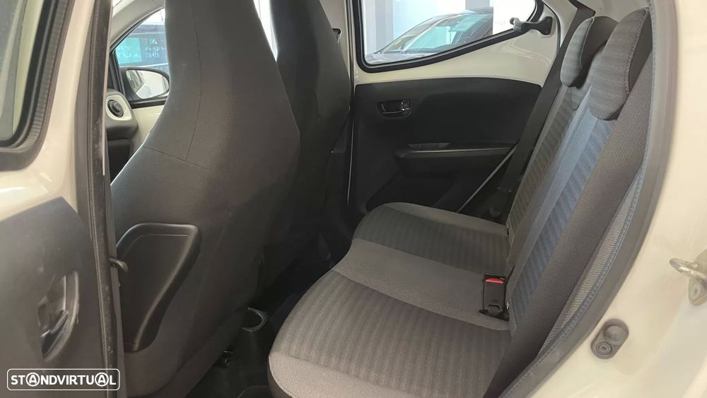 Toyota Aygo X Black&White - 15