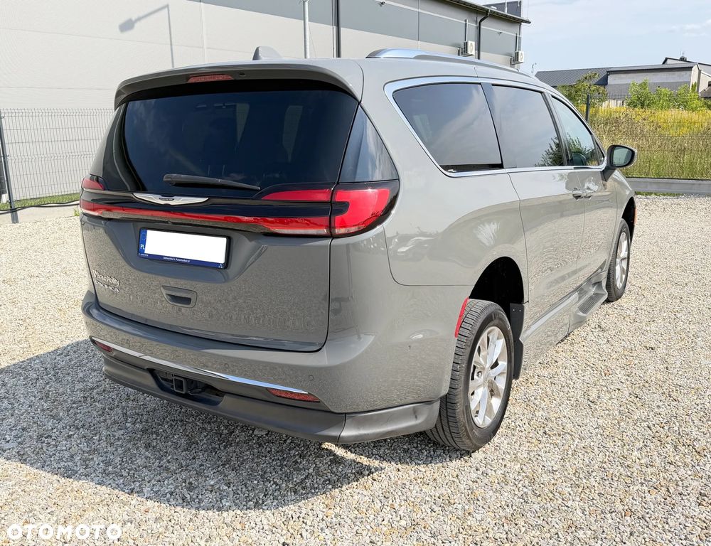 Chrysler Pacifica - 5