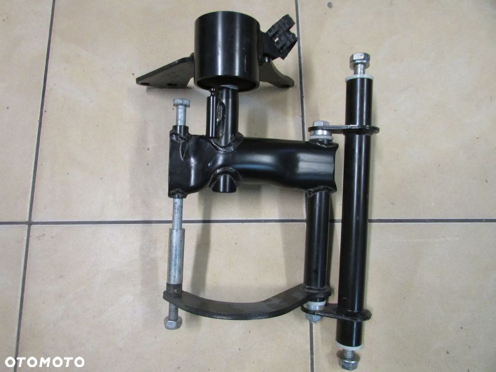 Vespa GTV 300 hpe 2024 uchwyta mocowanie silnika - 1