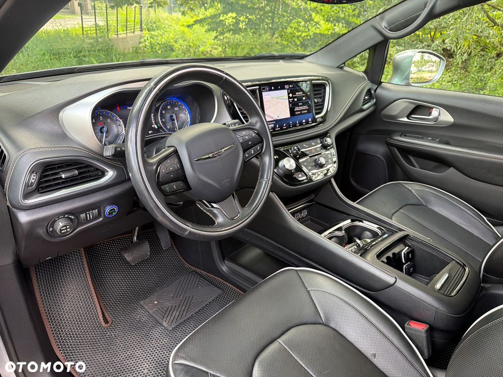 Chrysler Pacifica - 7