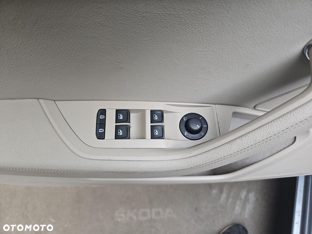 Skoda Superb 2.0 TDI SCR Style - 32
