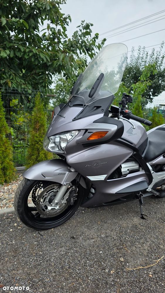 Honda ST - 9