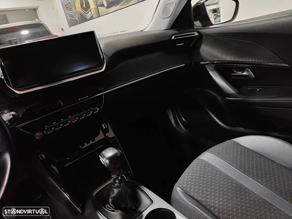 Peugeot 2008 1.2 PureTech Allure — fotografia 36