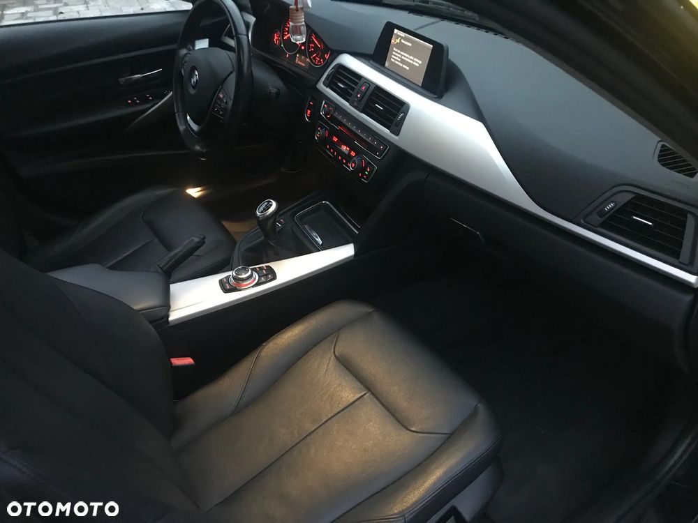 BMW Seria 3 320d - 24
