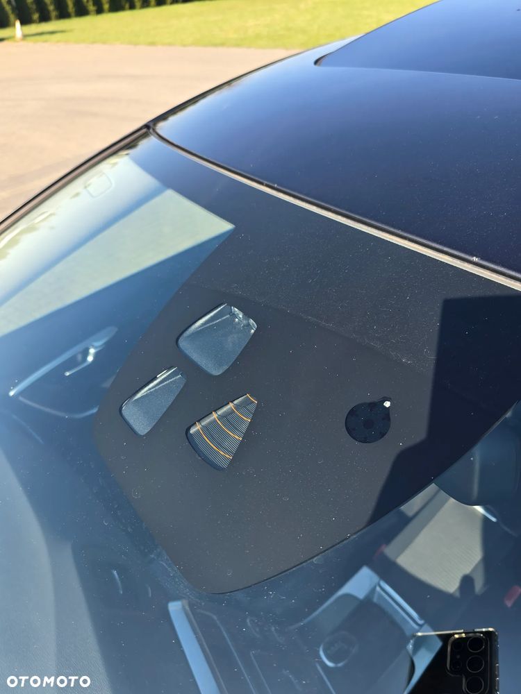 Volvo V60 D6 AWD Plug-in Hybrid R-Design Summum - 38