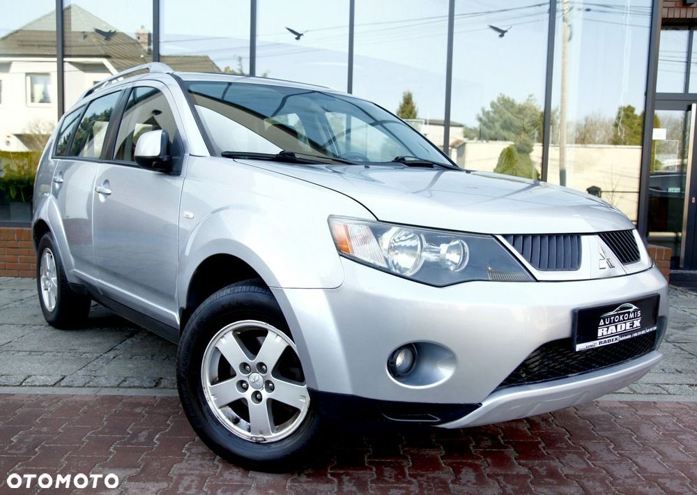 Mitsubishi Outlander - 2
