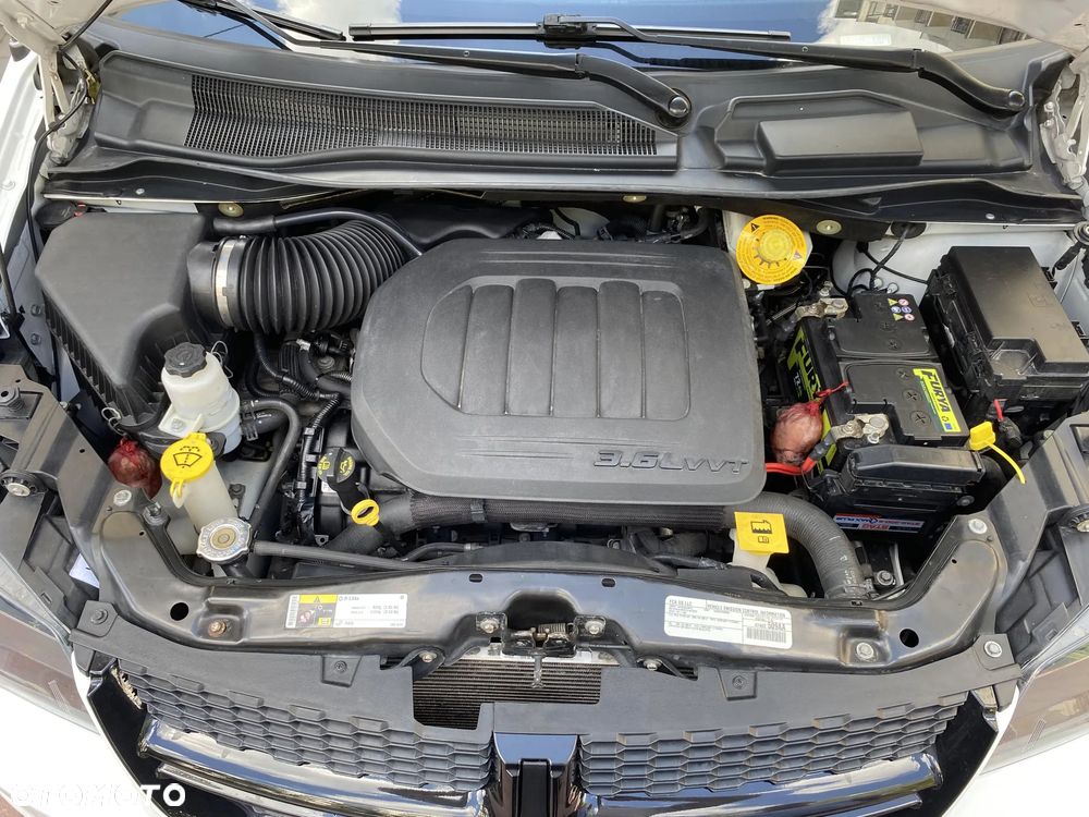 Dodge Grand Caravan 3.6 R/T - 16