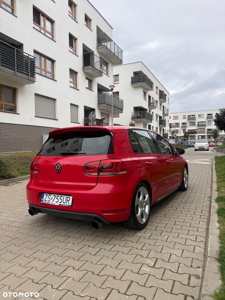 Volkswagen Golf - 6
