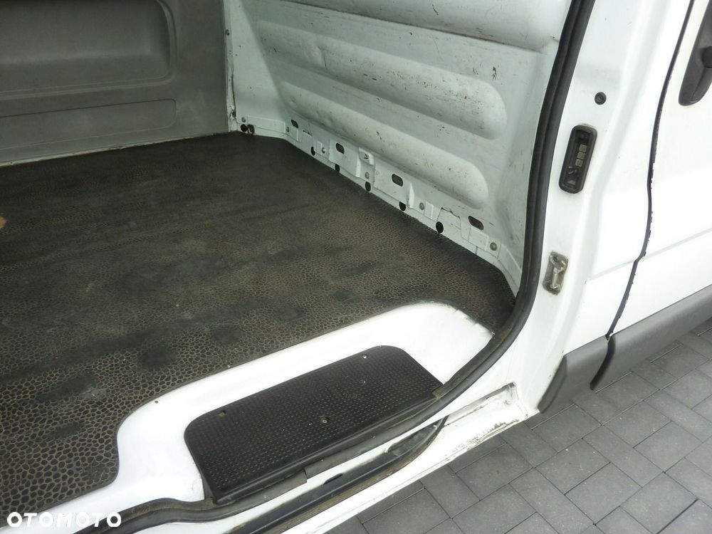 Renault Trafic - 17