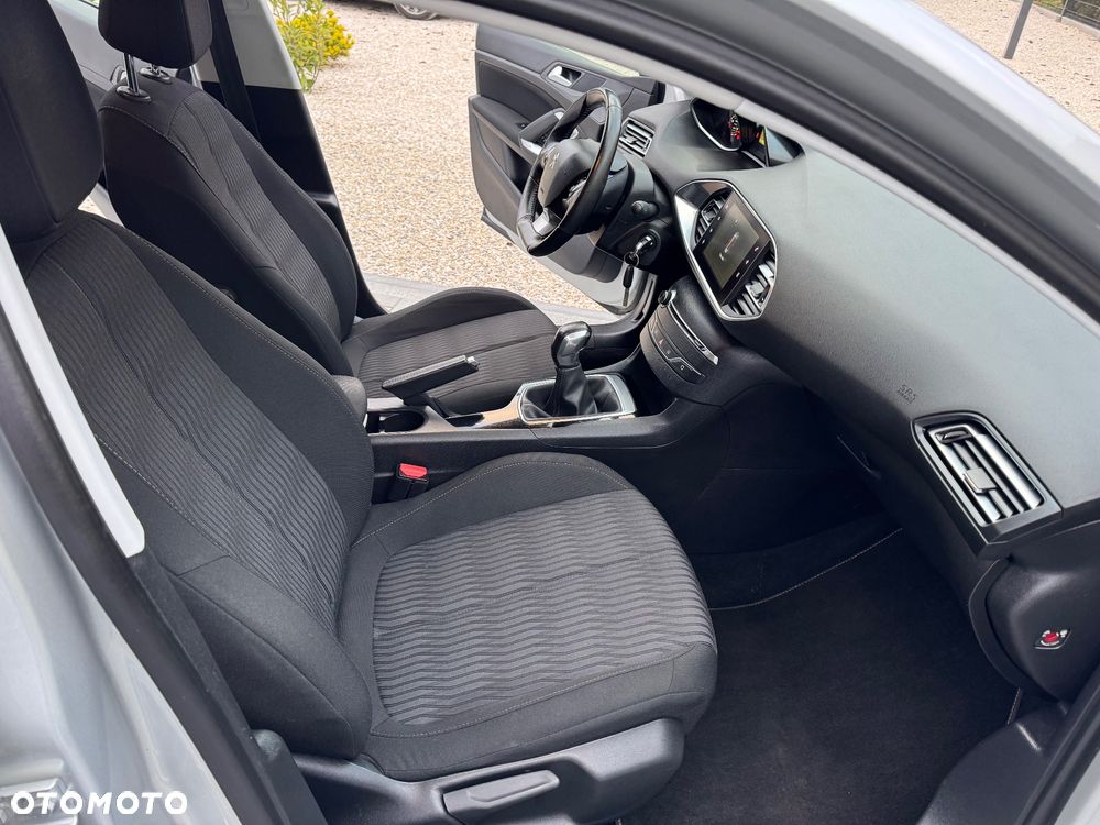 Peugeot 308 SW HDi FAP 110 (Blue Lion) Business Line Niveau 1 - 25