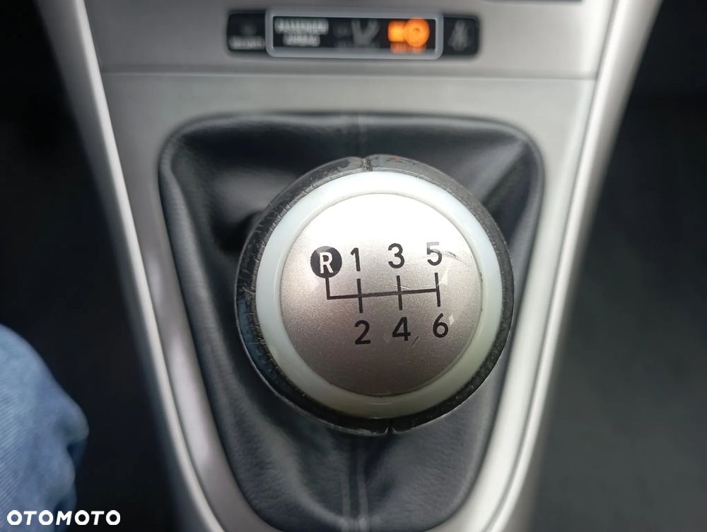 Toyota Auris 1.4 D-4D Luna - 16