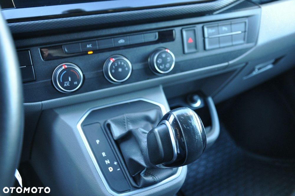 Volkswagen Transporter - 22