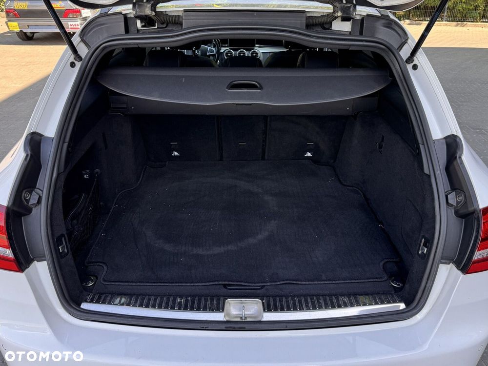 Mercedes-Benz Klasa C 200 4-Matic 9G-TRONIC - 23