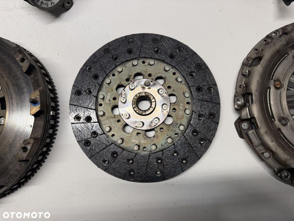 KOŁO DWUMASOWE SPRZĘGŁO HYUNDAI I30 III 1.4 T-GDI G4LD  23200-03900 - 3