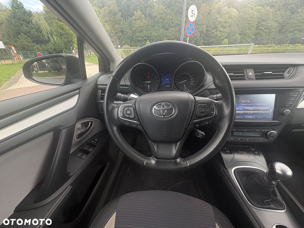 Toyota Avensis Touring Sports 1.8 Team Deutschland - 7