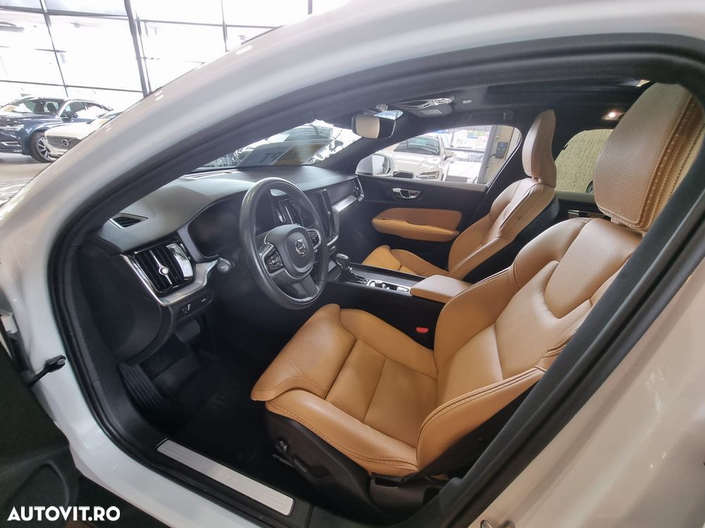 Volvo V60 D4 AWD Momentum Pro - 3