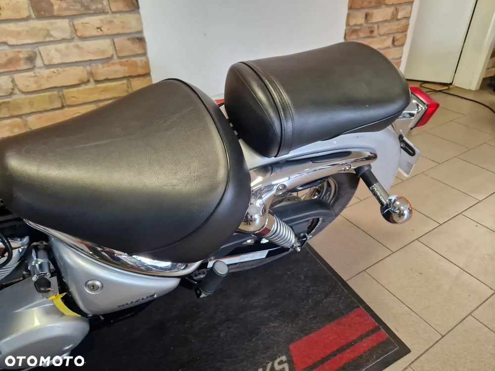 Suzuki Intruder - 12