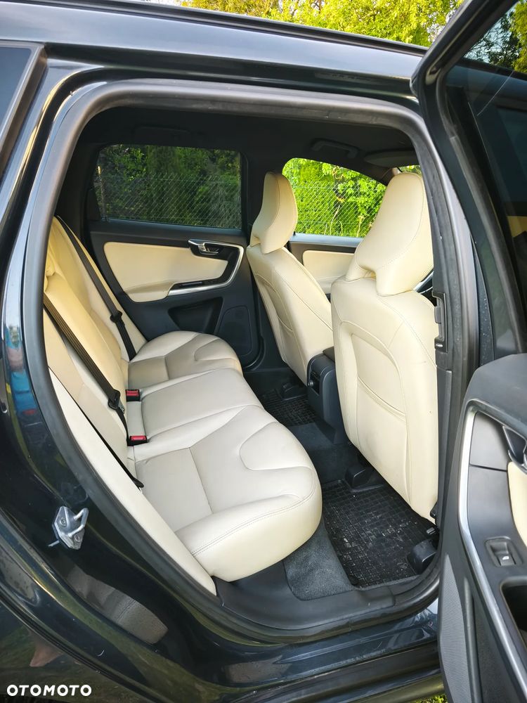 Volvo XC 60 D4 Drive-E Momentum - 3