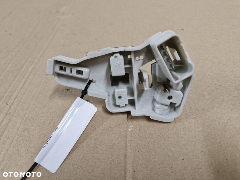 VOLKSWAGEN PASSAT CC WKŁAD LAMPY W KLAPĘ PRAWY TYŁ TYLNY ORYGINAŁ 3C8945258A - 2