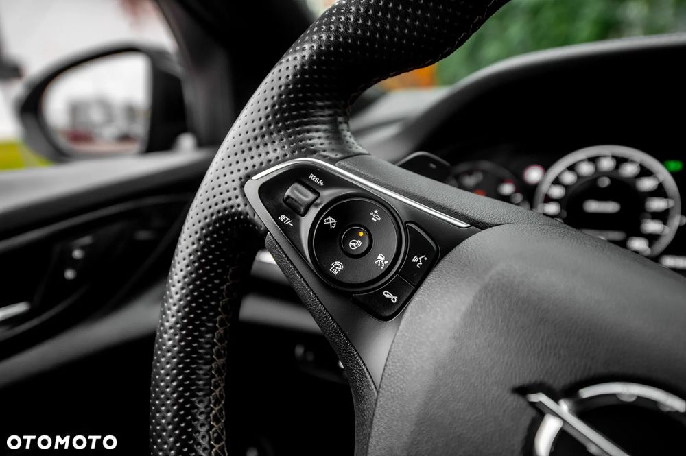 Opel Insignia 2.0 T 4x4 GSi S&S - 33