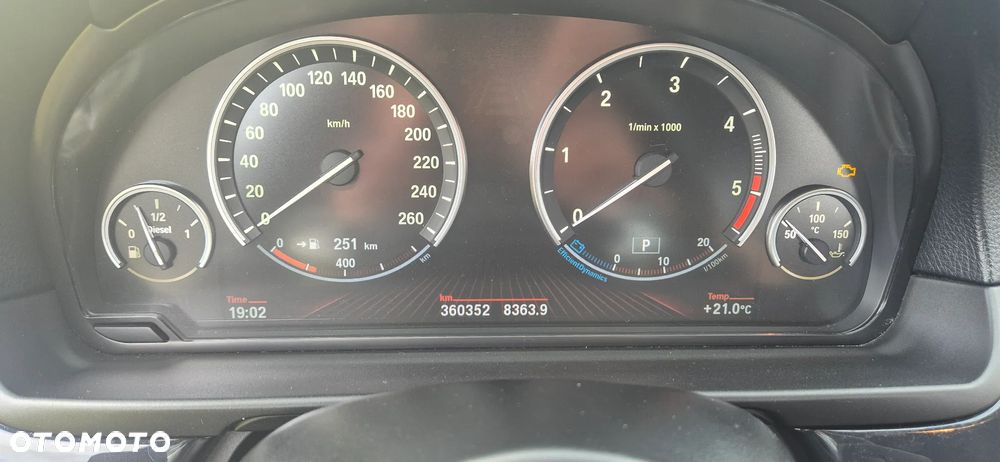 BMW Seria 5 525d xDrive - 16