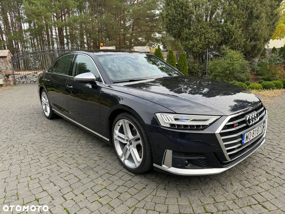Audi S8 - 2