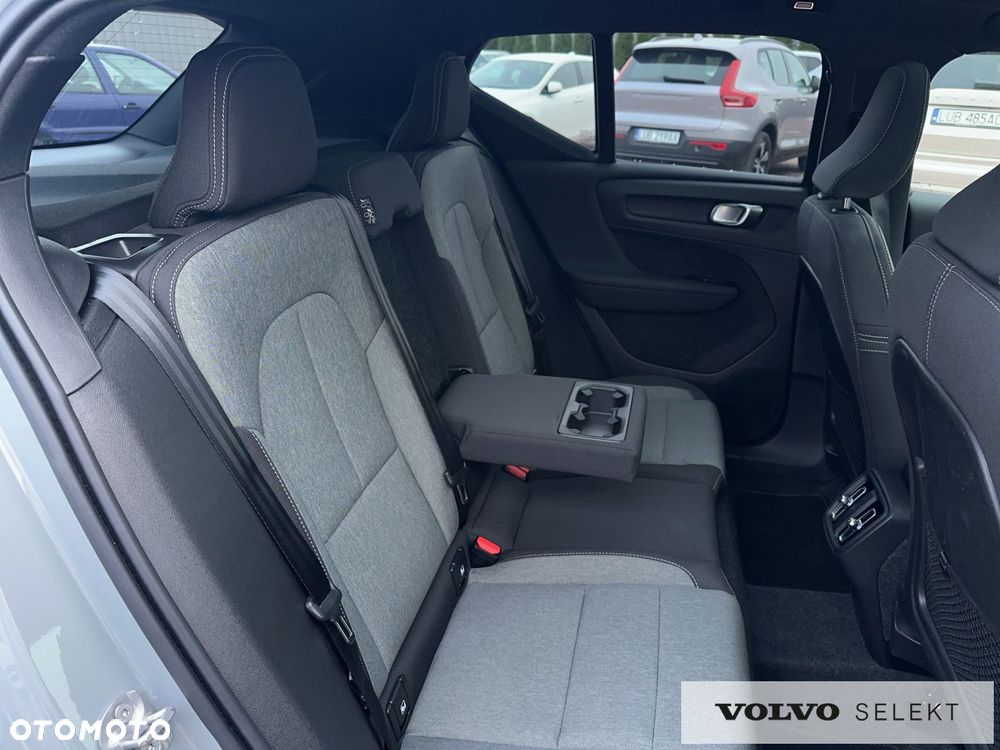 Volvo XC 40 B3 B DKG Plus Dark - 25