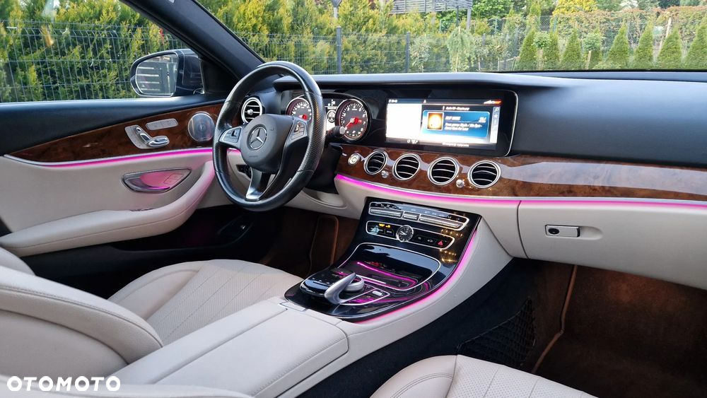 Mercedes-Benz Klasa E 300 9G-TRONIC AMG Line - 33