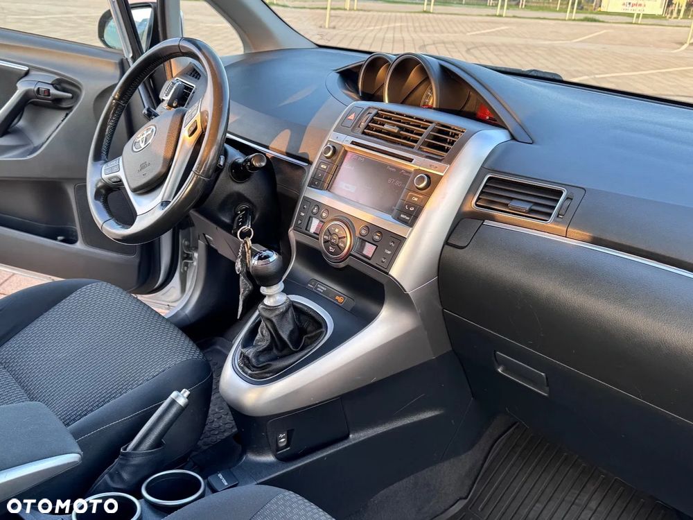 Toyota Verso 1.8 Premium - 4