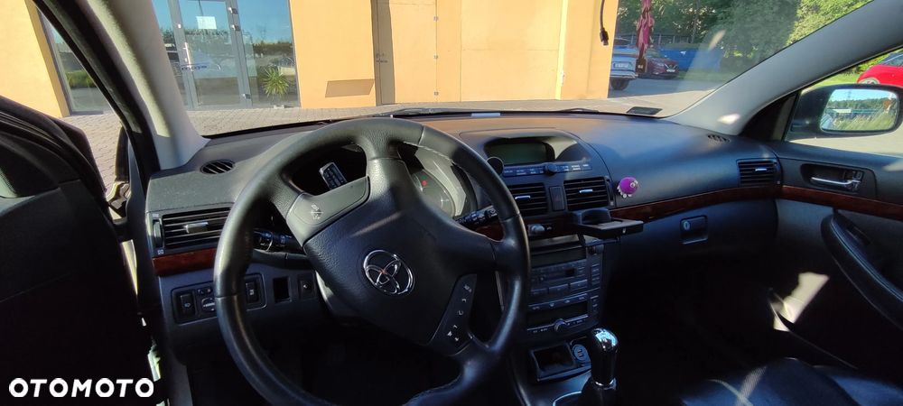 Toyota Avensis 2.0 VVT-i High - 21