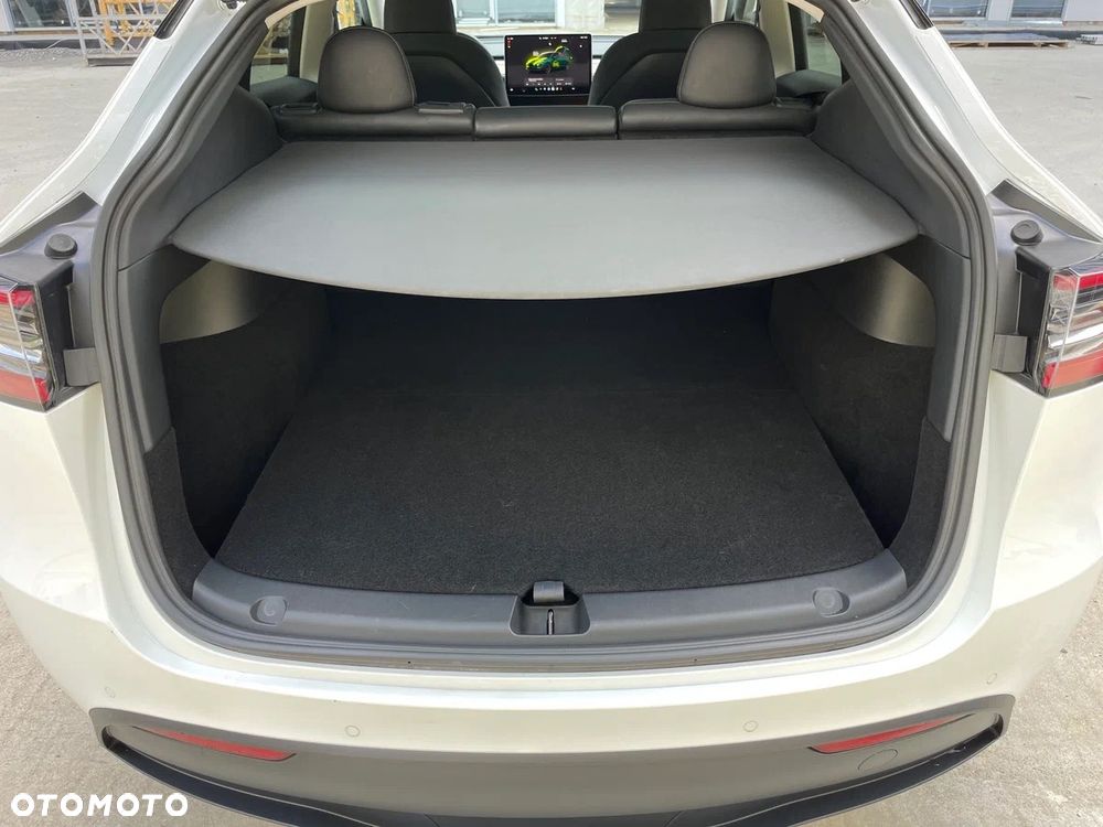 Tesla Model Y Long Range Dual Motor AWD - 14