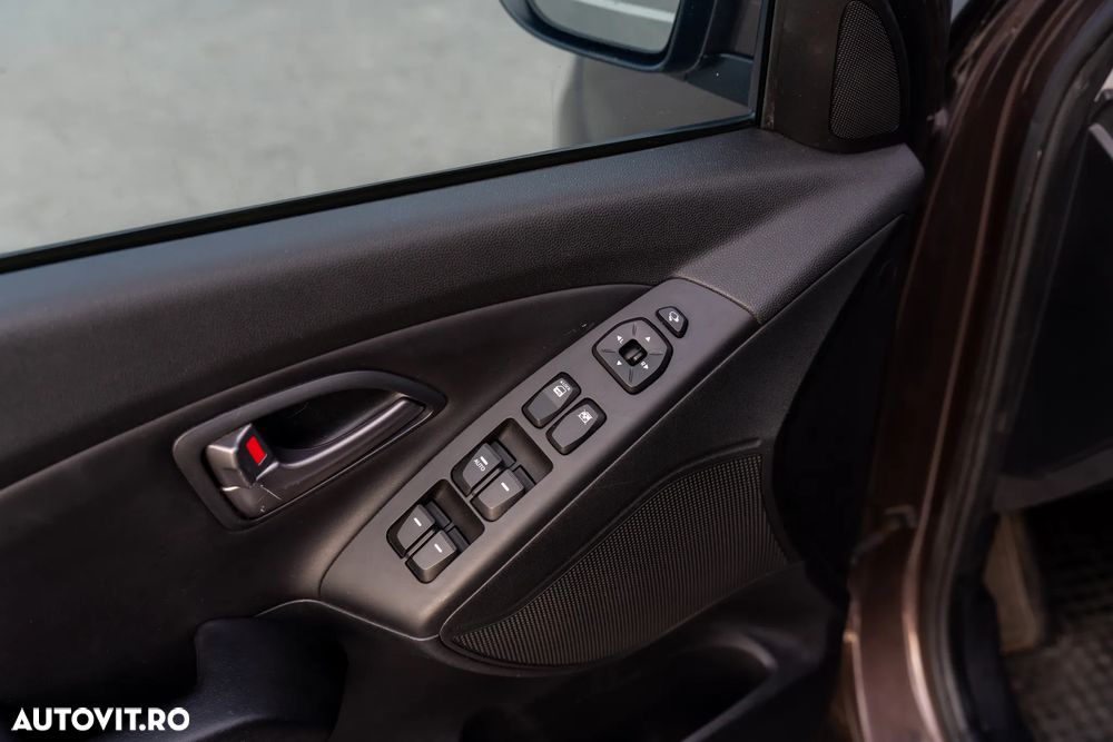 Hyundai ix35 2.0 CRDI 4WD Automatik Fifa World Cup Gold Edition - 9