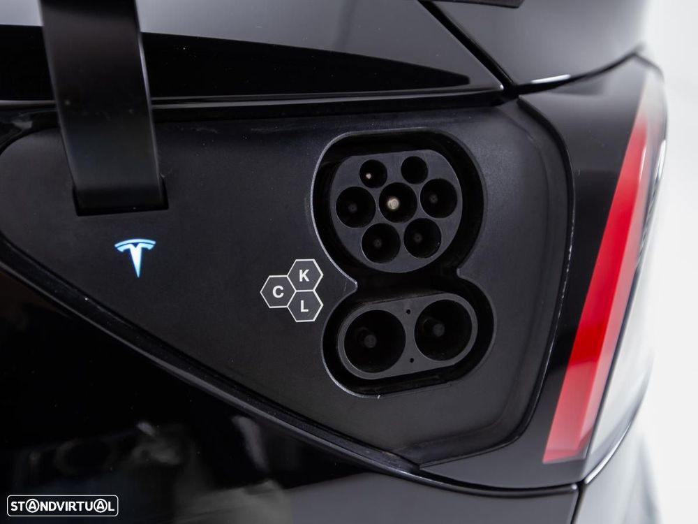 Tesla Model Y Long Range Dual Motor AWD - 16