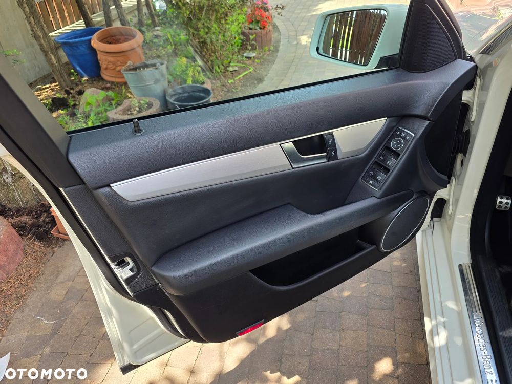 Mercedes-Benz Klasa C 180 BlueEFFICIENCY Avantgarde - 22