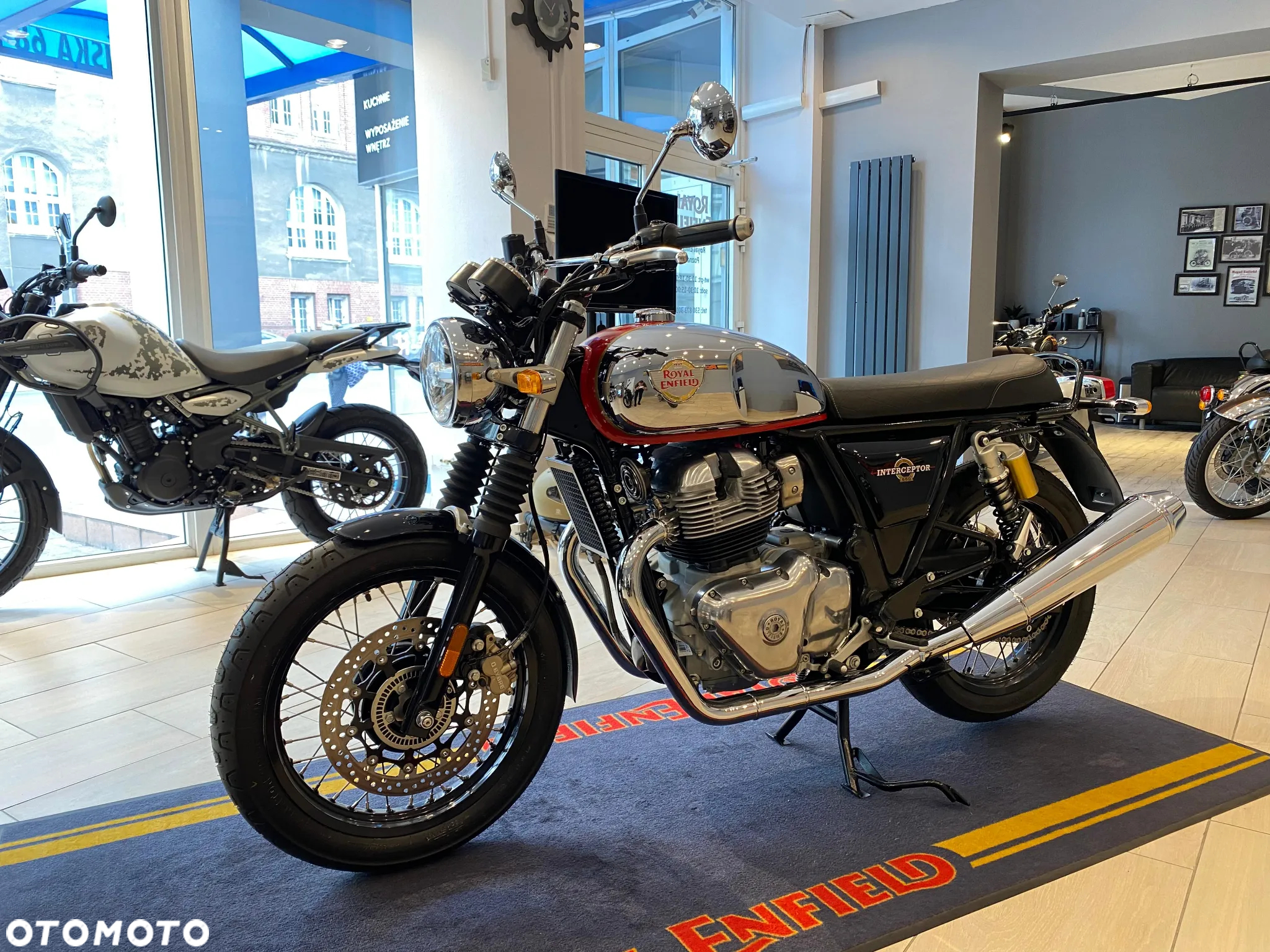 Royal Enfield Interceptor - 11