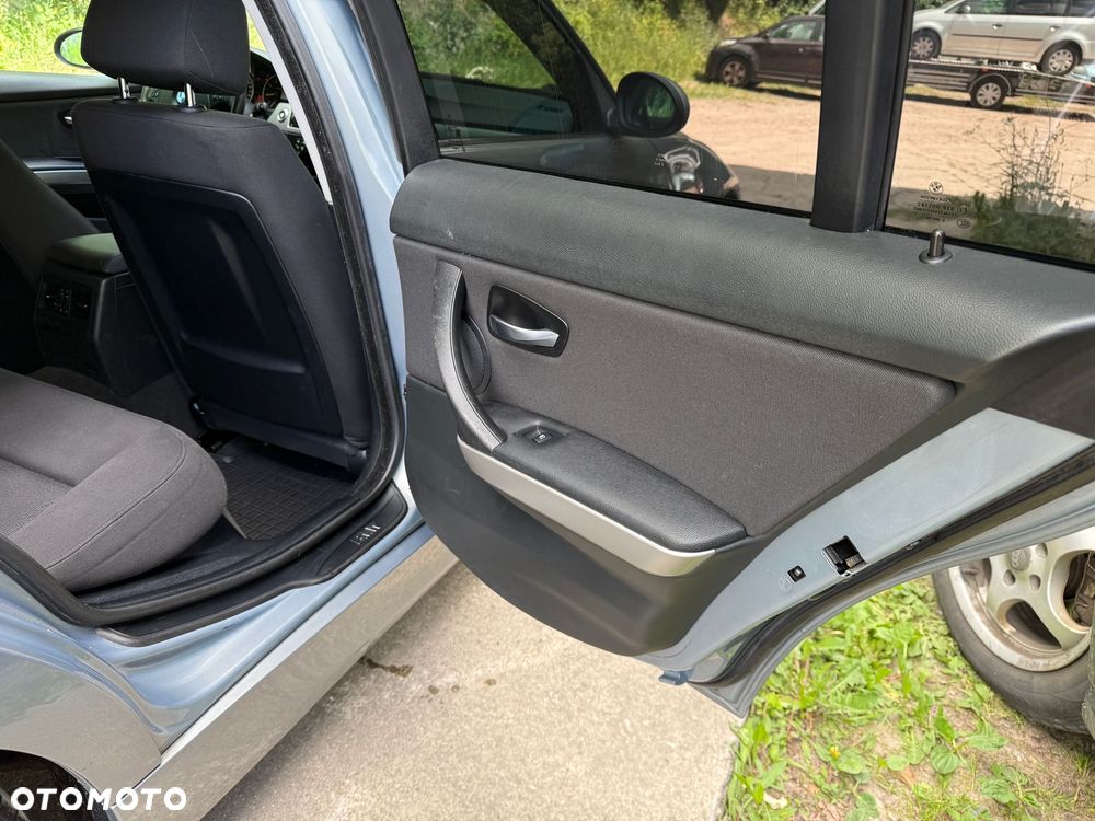 BMW Seria 3 318i - 21