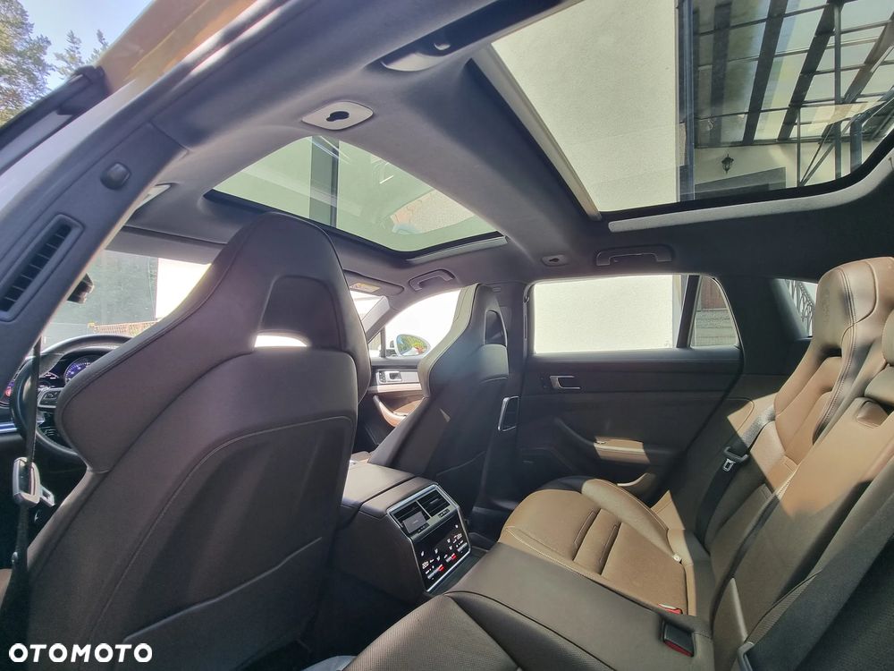 Porsche Panamera 4 e-Hybrid Sport Turismo - 35