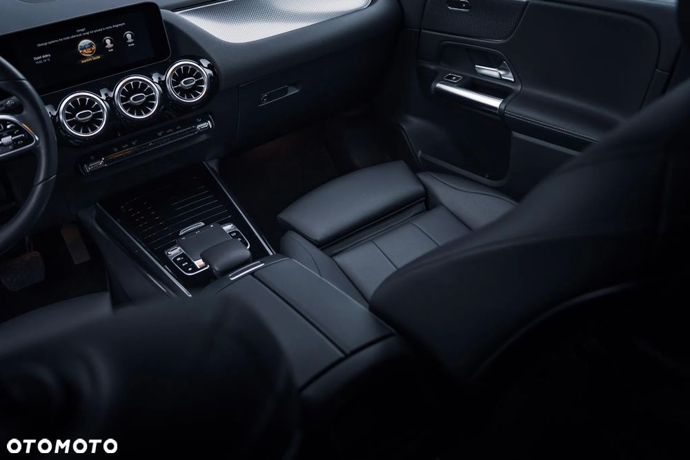 Mercedes-Benz Klasa B 220 4-Matic 7G-DCT - 33