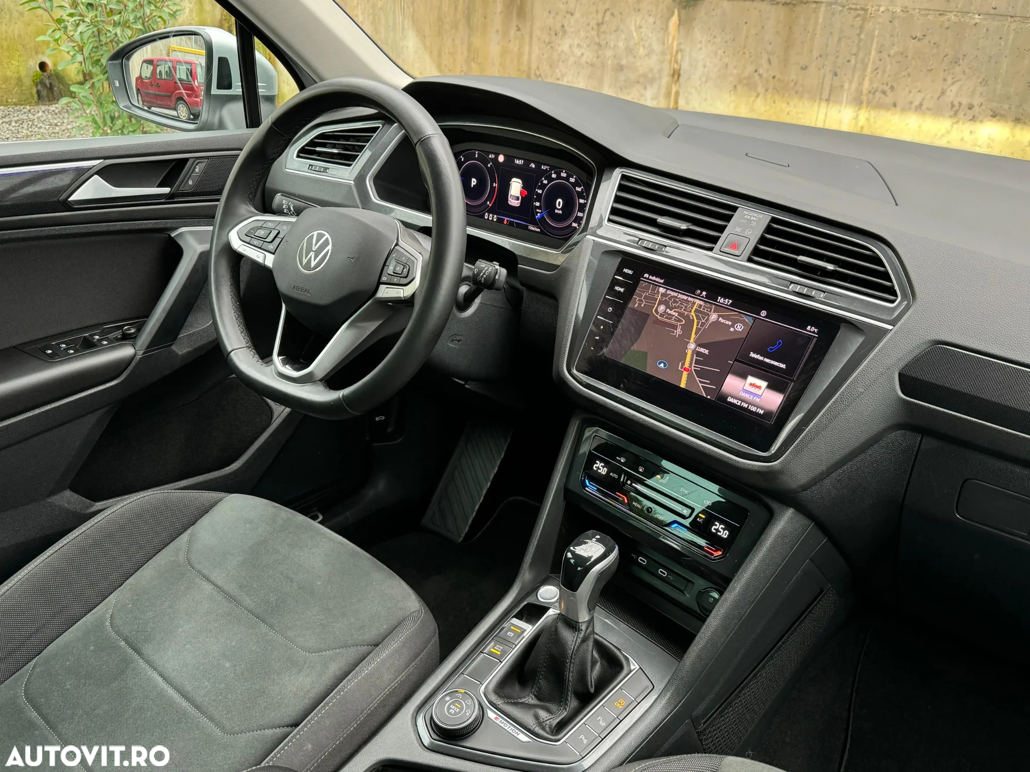 Volkswagen Tiguan 2.0 TDI SCR 4MOTION DSG Elegance - 8