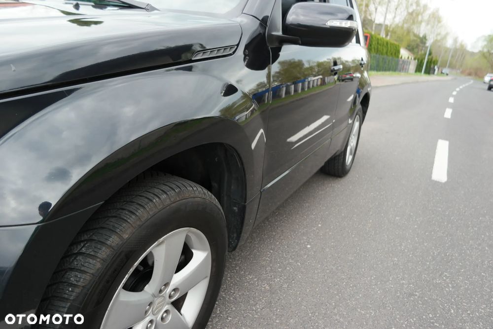 Suzuki Grand Vitara 2.4 De Luxe - 12