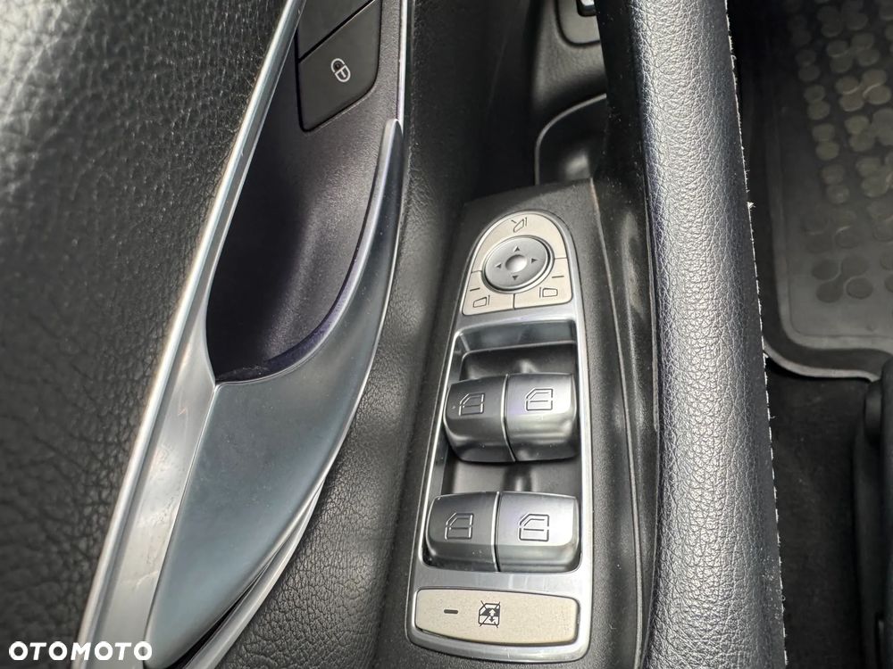Mercedes-Benz Klasa E 220 d 9G-TRONIC - 13