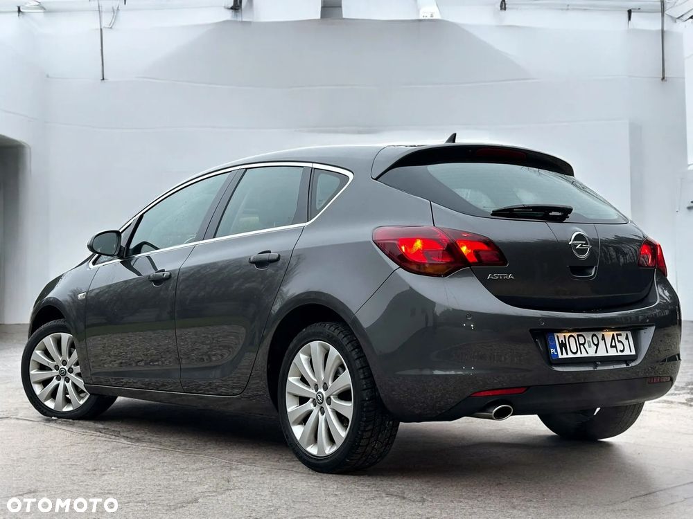 Opel Astra 1.4 T Cosmo - 11