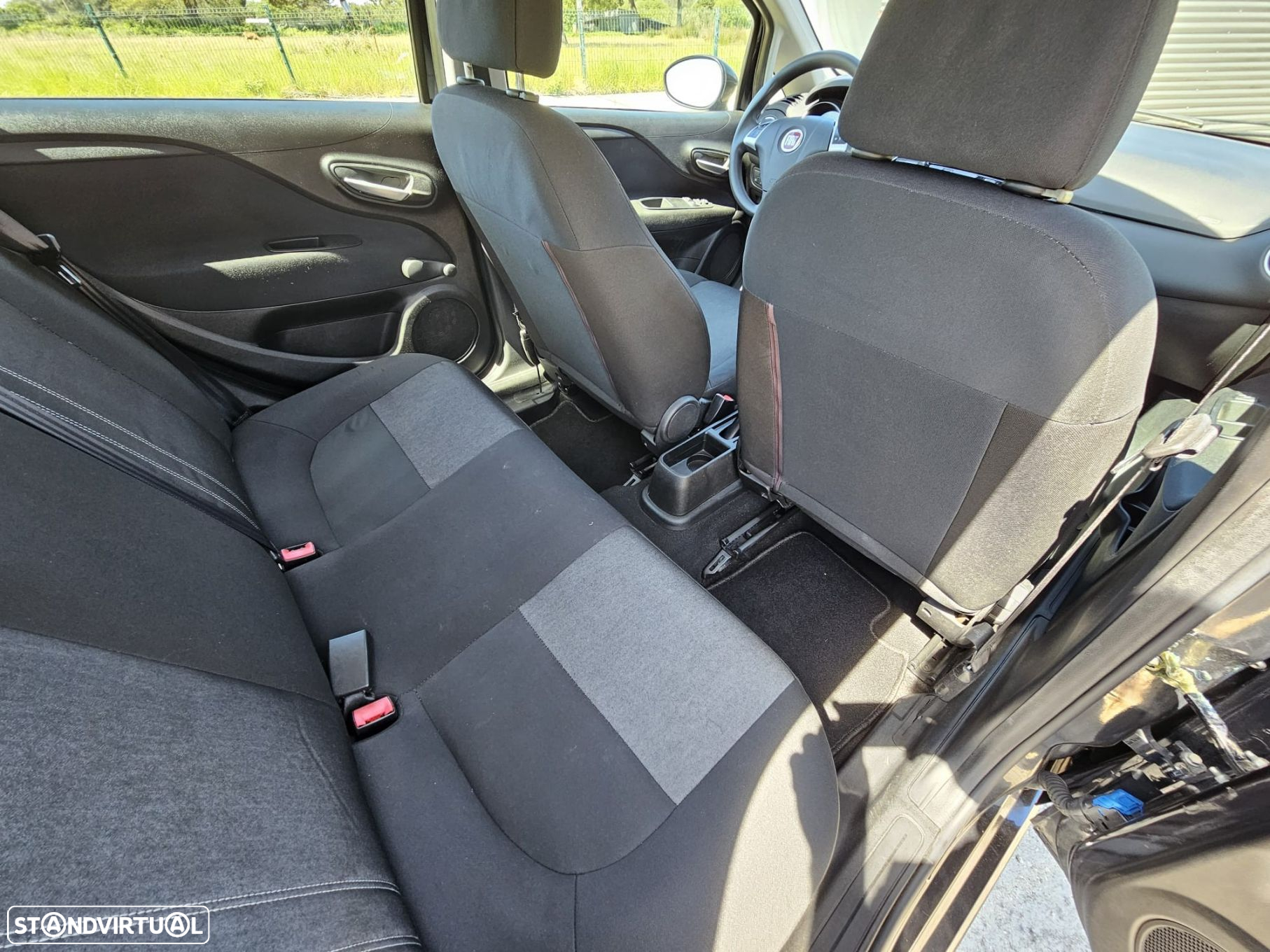 Fiat Punto 1.3 M-Jet Lounge S&S - 23