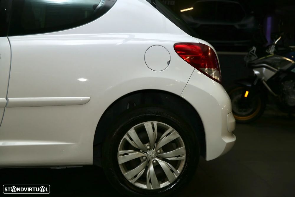 Peugeot 207 - 8